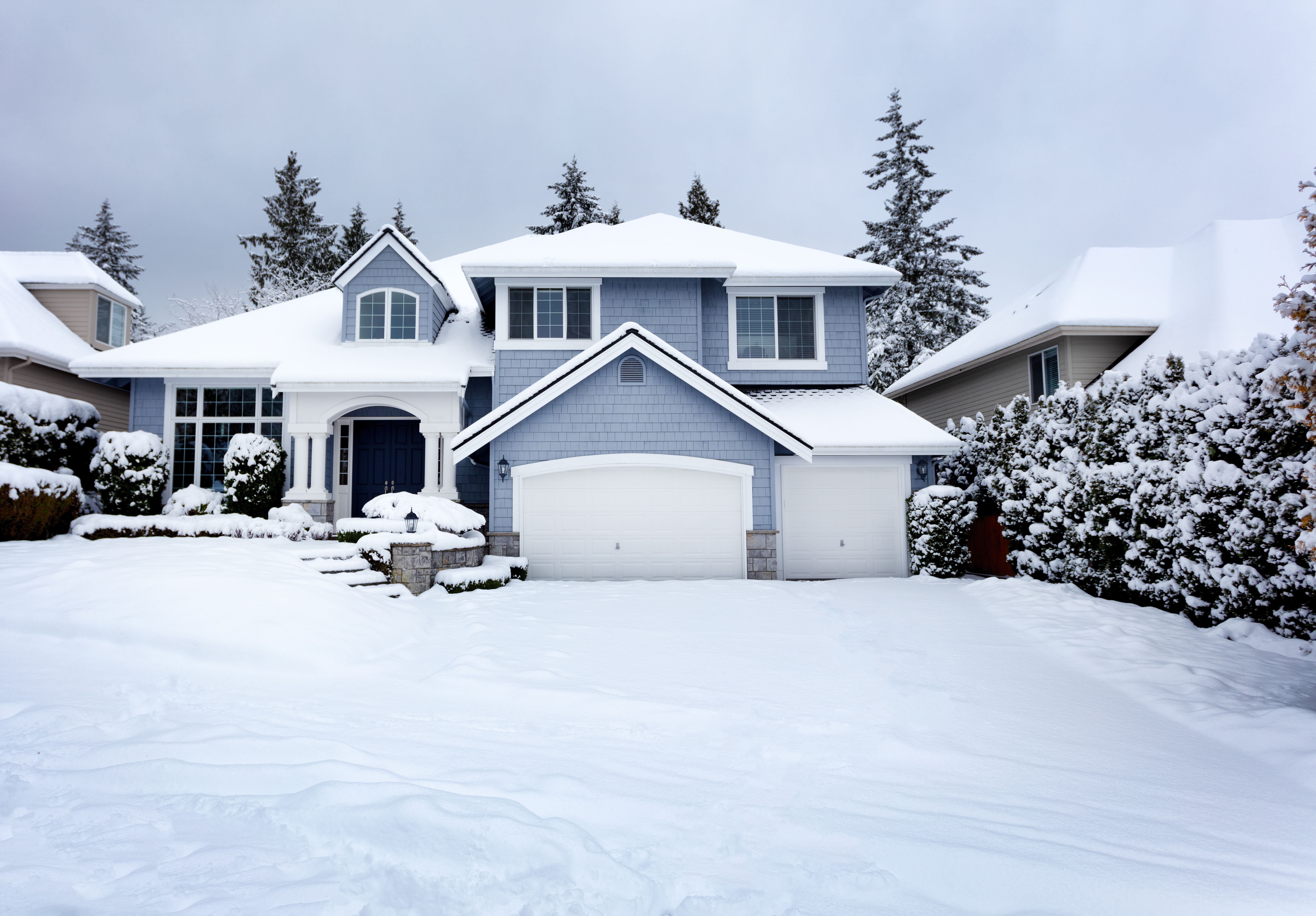 winter-solar-panel-maintenance