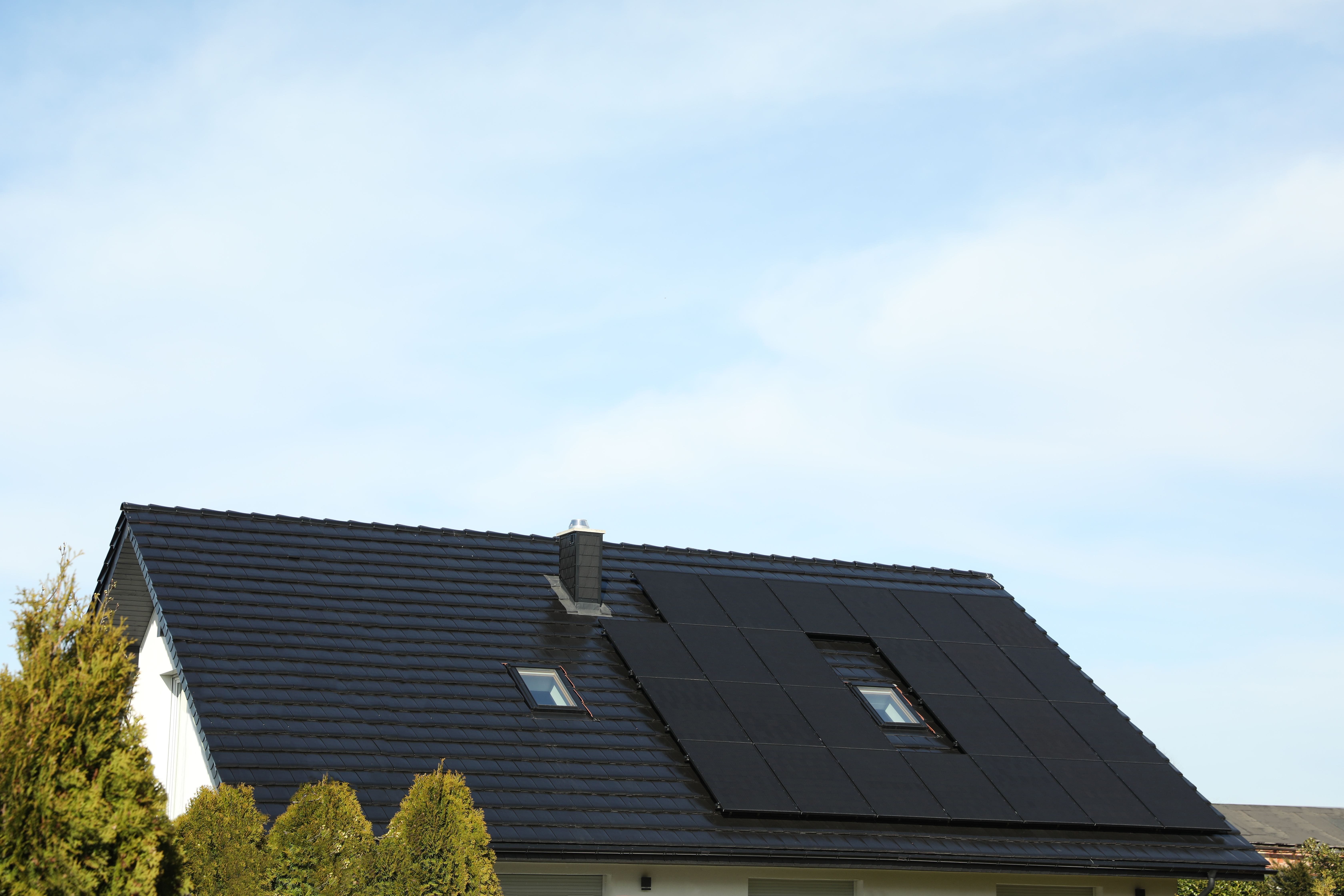 solar-panel-black-roof